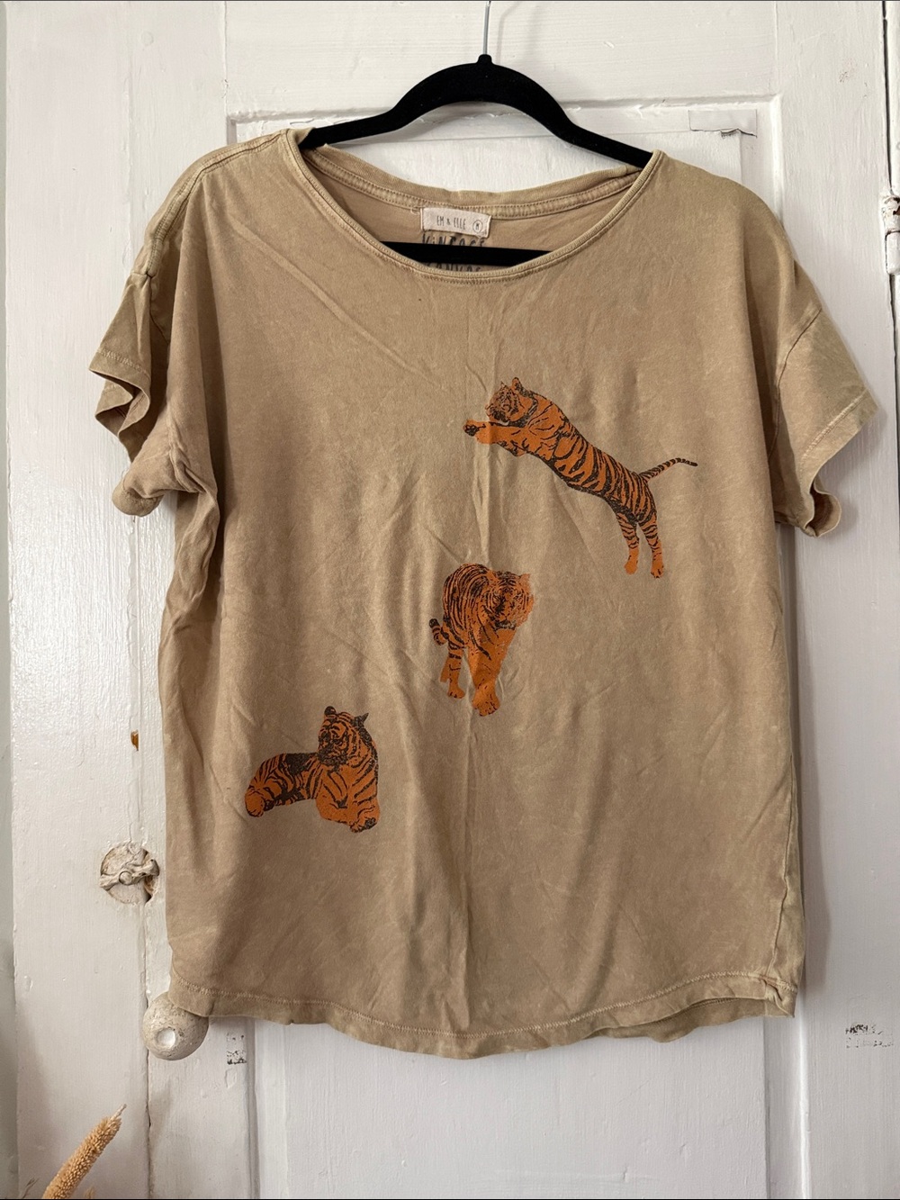 Women's Beige Tiger Graphic Tee
